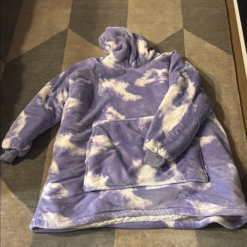 Cozy Purple and White Tie-Dye Hoodie Blanket